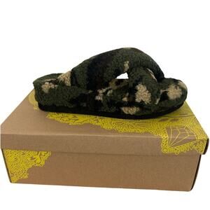 Mix No. 6 Amatta Camouflage Crisscross Sherpa Sandals NEW in Box Size 8